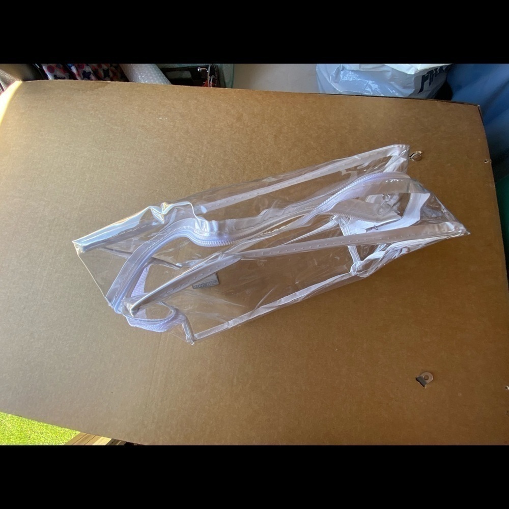 Plastic See Through Travel Bag/Makeup Bag - Picture 3 of 4